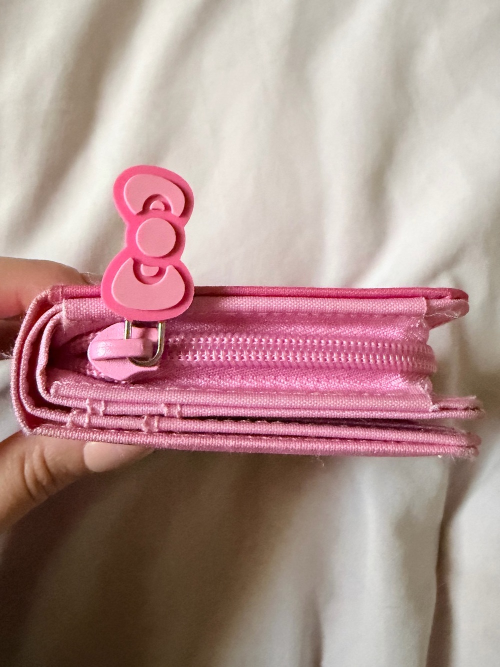 Hello Kitty Pink Bow Pattern Wallet - Picture 2 of 5